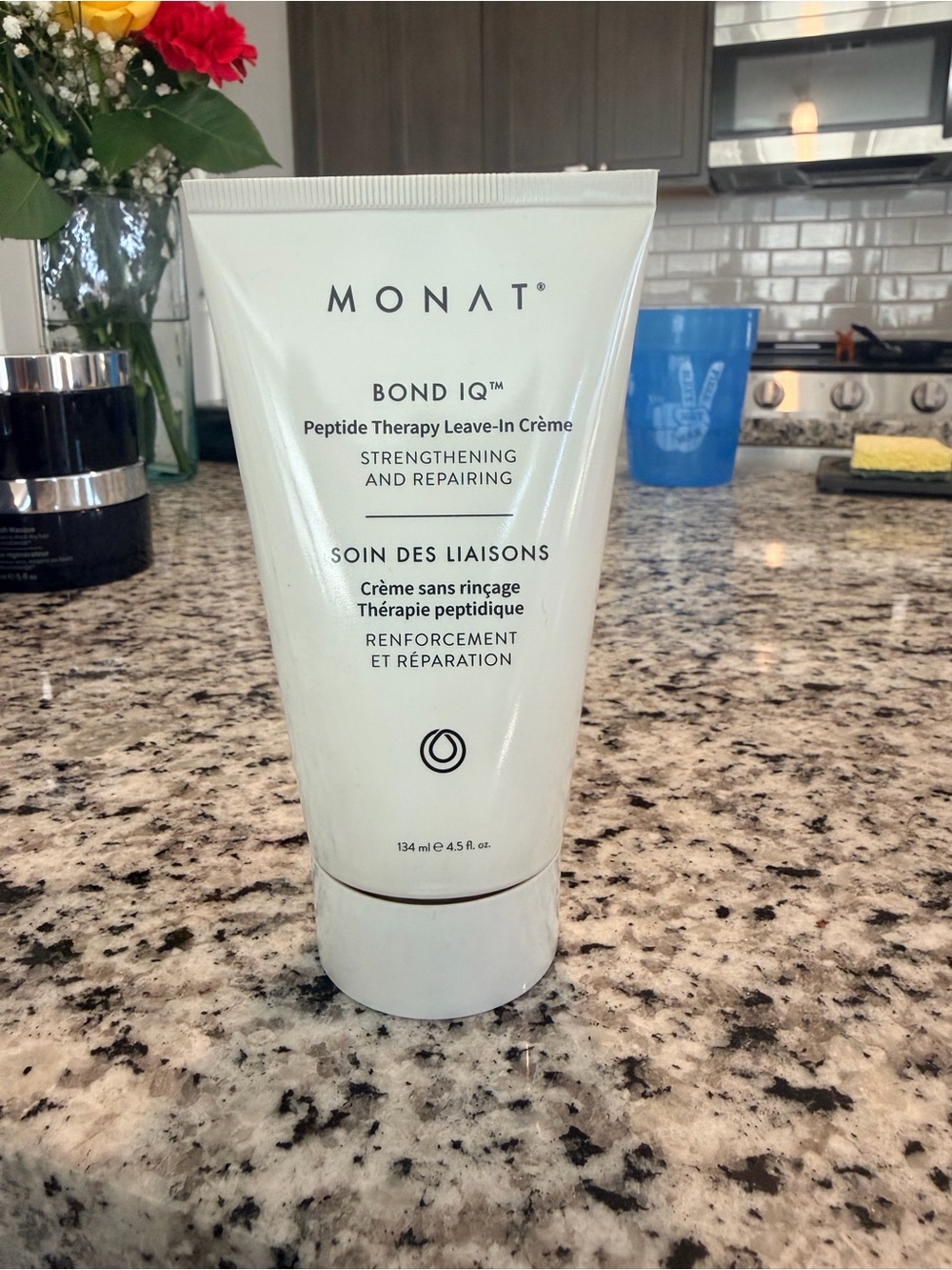 MONAT Bond IQ Peptide Therapy Leave-In Crème — White